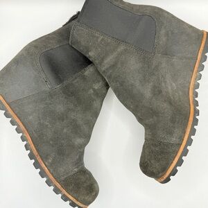 UGG Waterproof Suede Slip On Winter Boots Black Ankle Lug Sole Size 7